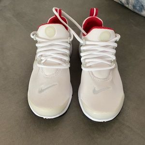 Men’s size 7 Nike Air Presto
